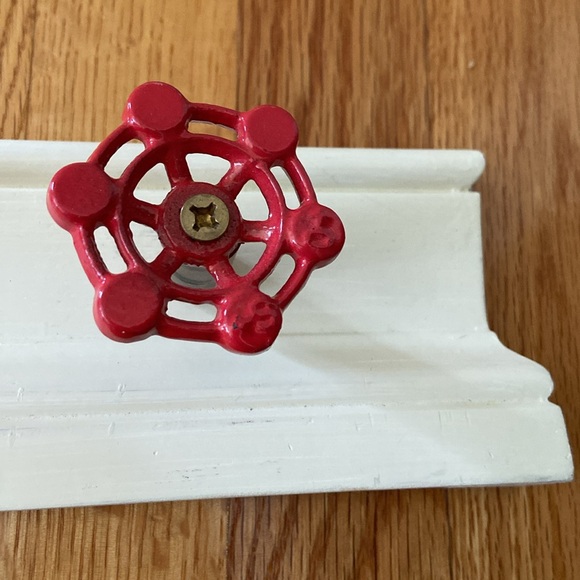 Clever Hanger from Plumbing Supplies. - Picture 10 of 13